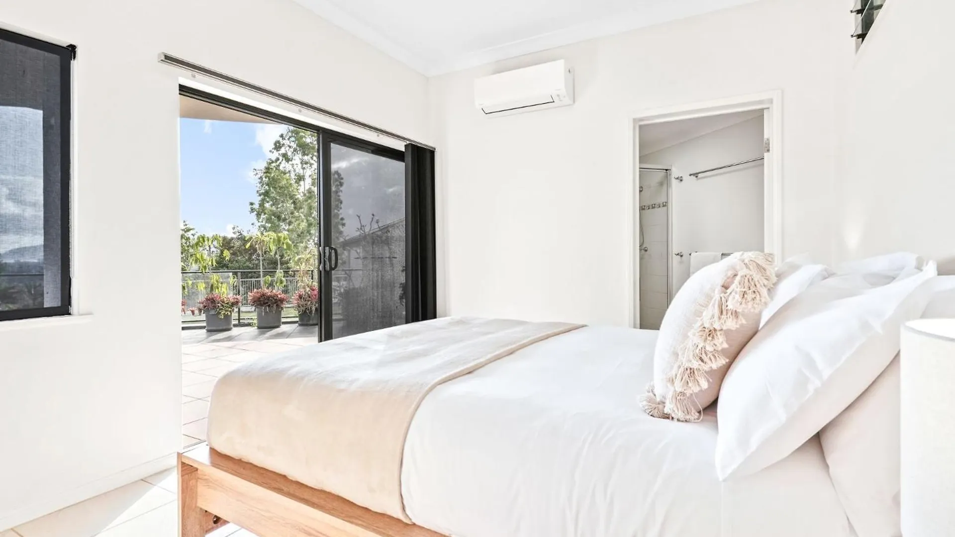 Holiday home Elevate Your Stay At Cloud Nine Bayview Heights