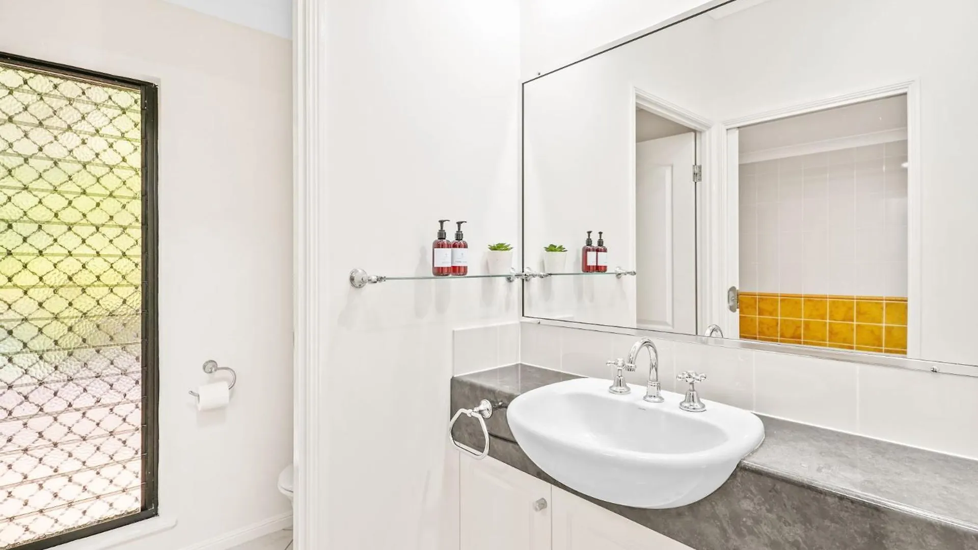 Elevate Your Stay At Cloud Nine Bayview Heights 0*,  Australia